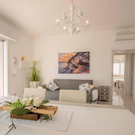 Cole Apartment *
